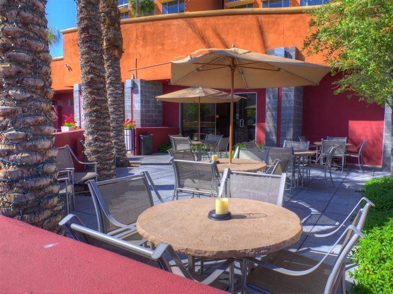 Holiday Inn Express & Suites Phoenix - Midtown, An Ihg Hotel Exterior photo