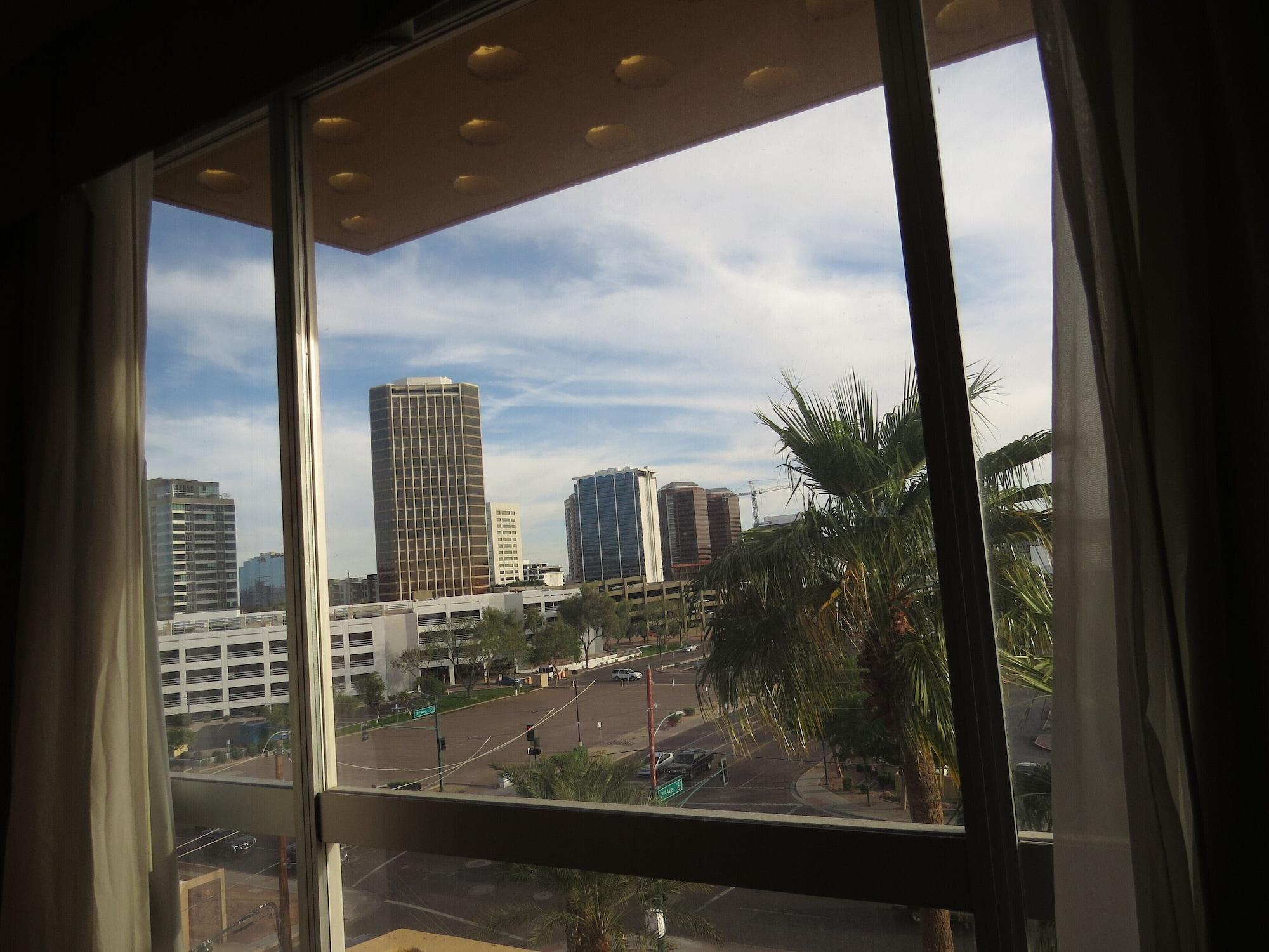 Holiday Inn Express & Suites Phoenix - Midtown, An Ihg Hotel Exterior photo